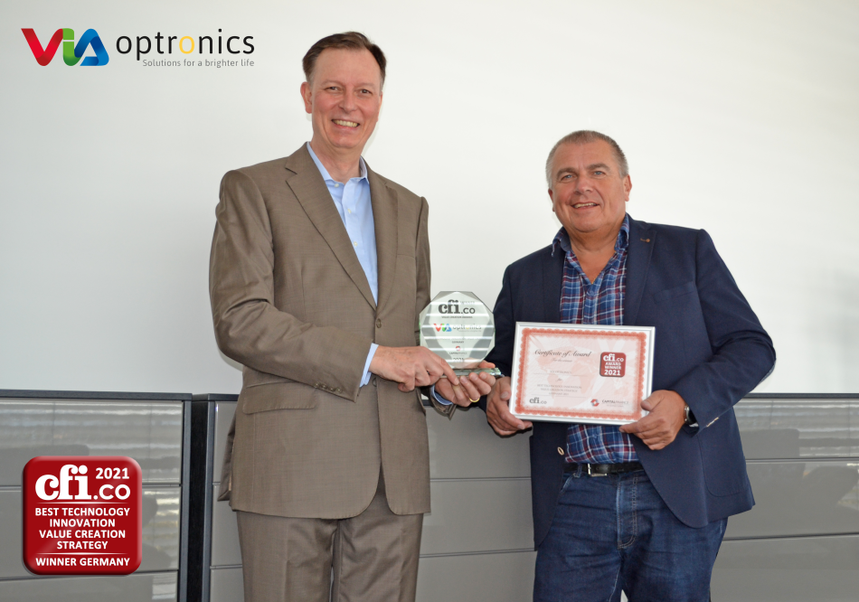 CEO Jürgen Eichner und CFO Dr. Markus Peters feiern CFI Award