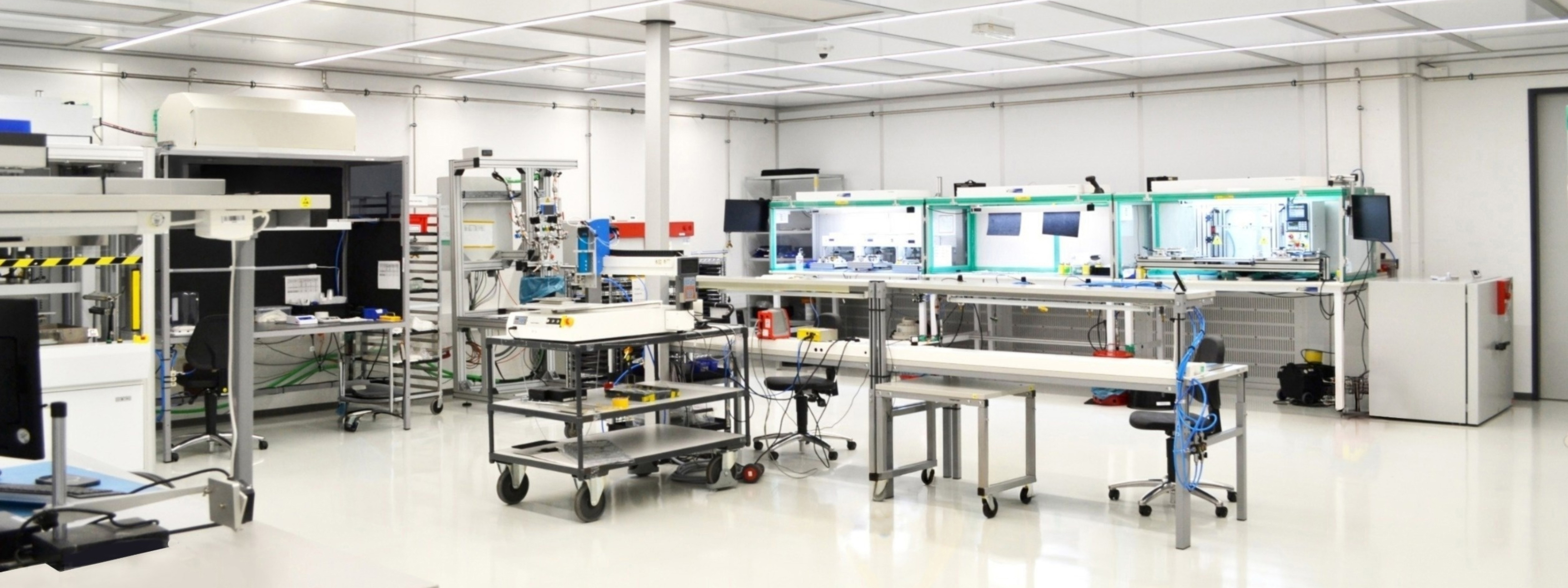 Produktionsbereich für den Wet-Bonding-Prozess bei VIA optronics